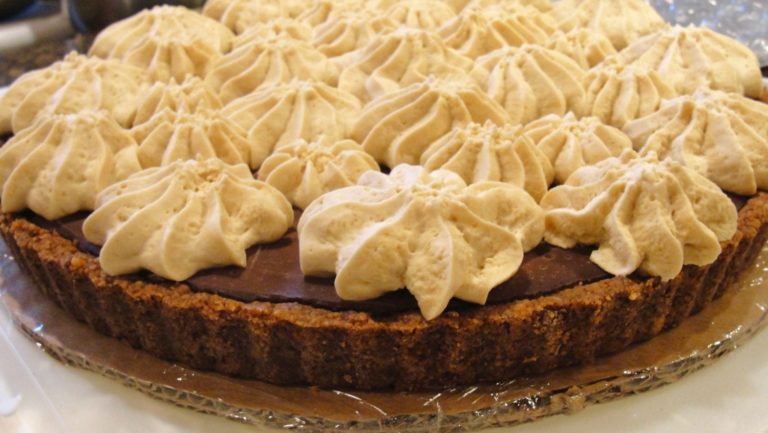 chocolate tart with whipped cream stars on top